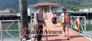 Sat Polair Polres Bangli Laksanakan Patroli Pesisir dan Himbauan Keselamatan di Dermaga Apung Kedisan