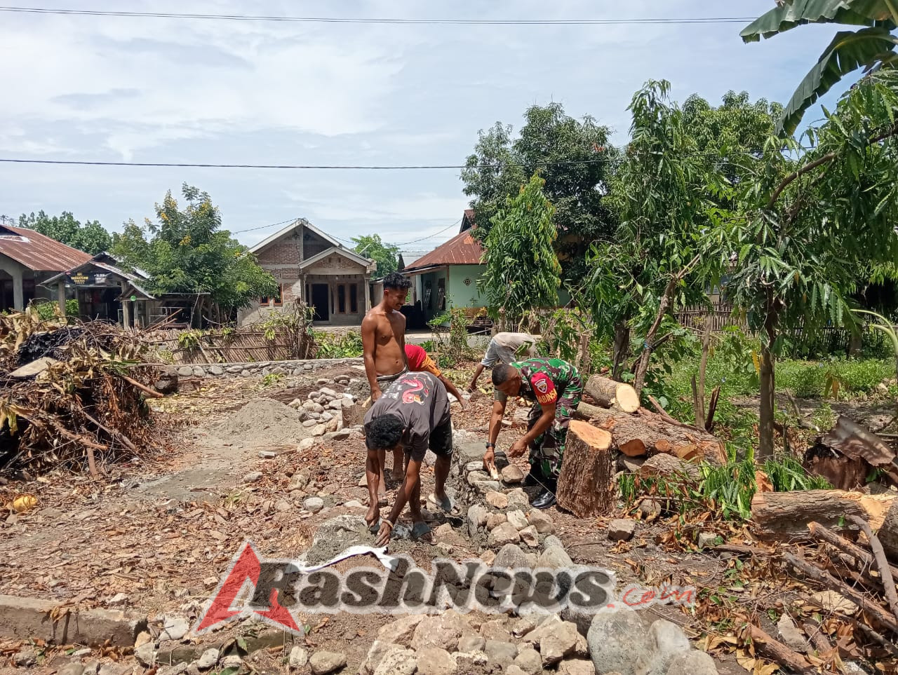 Pamwil dan Karya Bhakti Babinsa Perkuat Kemanunggalan TNI-Rakyat di Maurole