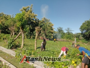 Babinsa Beru Dukung Kebersihan Lingkungan Lewat Karya Bakti