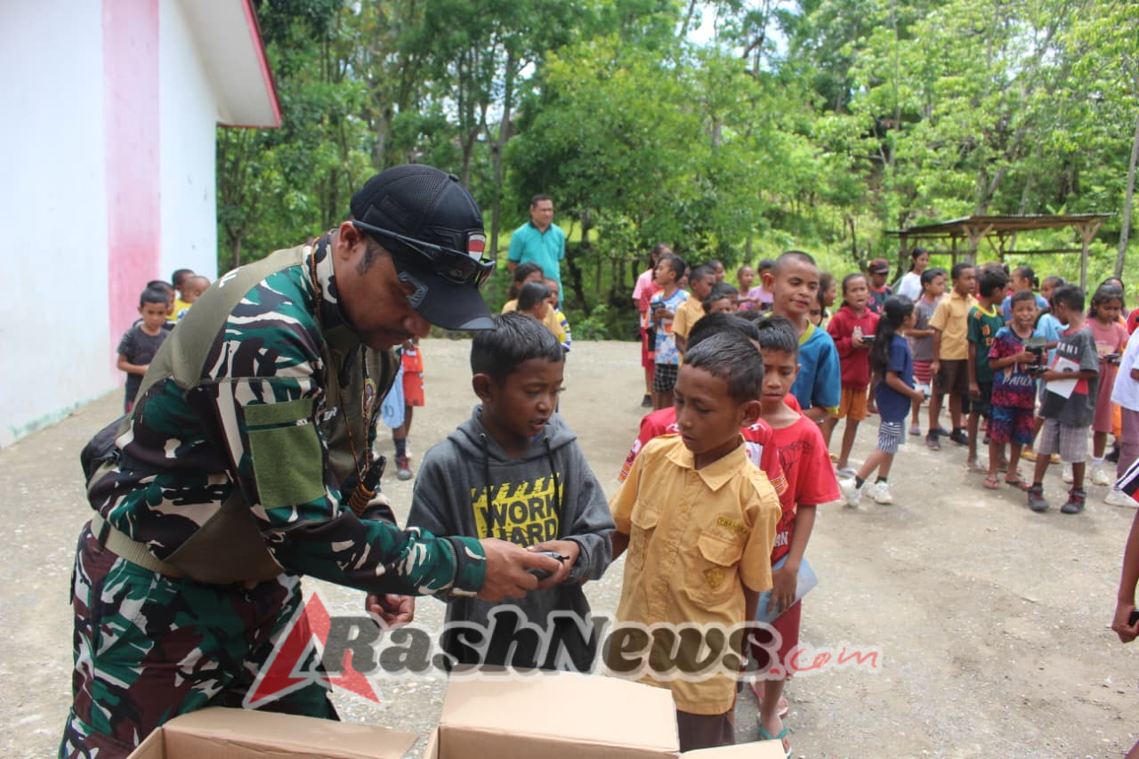 Satgas Pamtas Yonarhanud 2 Kostrad Adakan Program Mobil Pintar di SDN Suanae