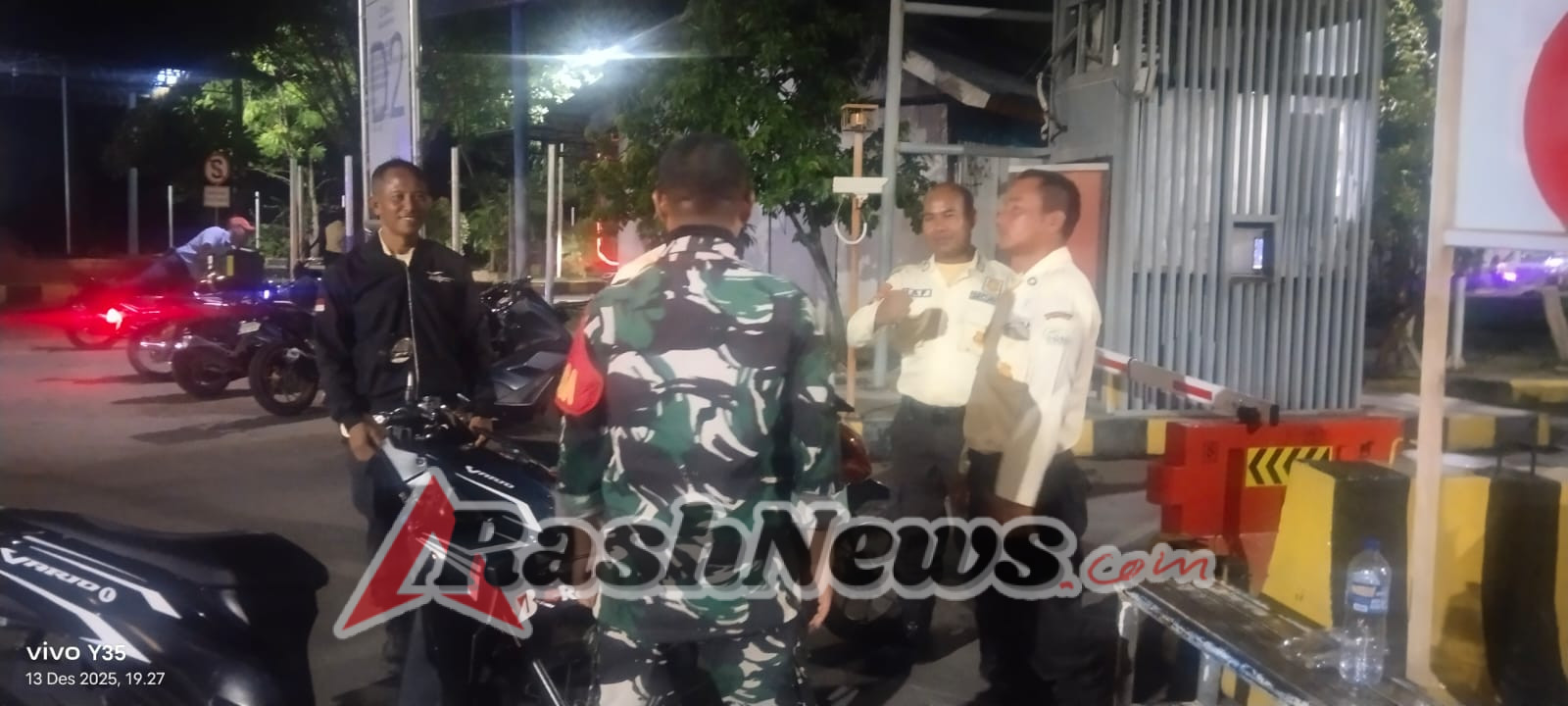 Patroli Malam Babinsa Labuhan Lombok Jaga Kondusifitas Pelabuhan Kayangan