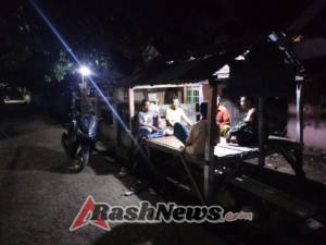 Babinsa Hu’u Perkuat Kebersamaan Warga Melalui Ronda Malam