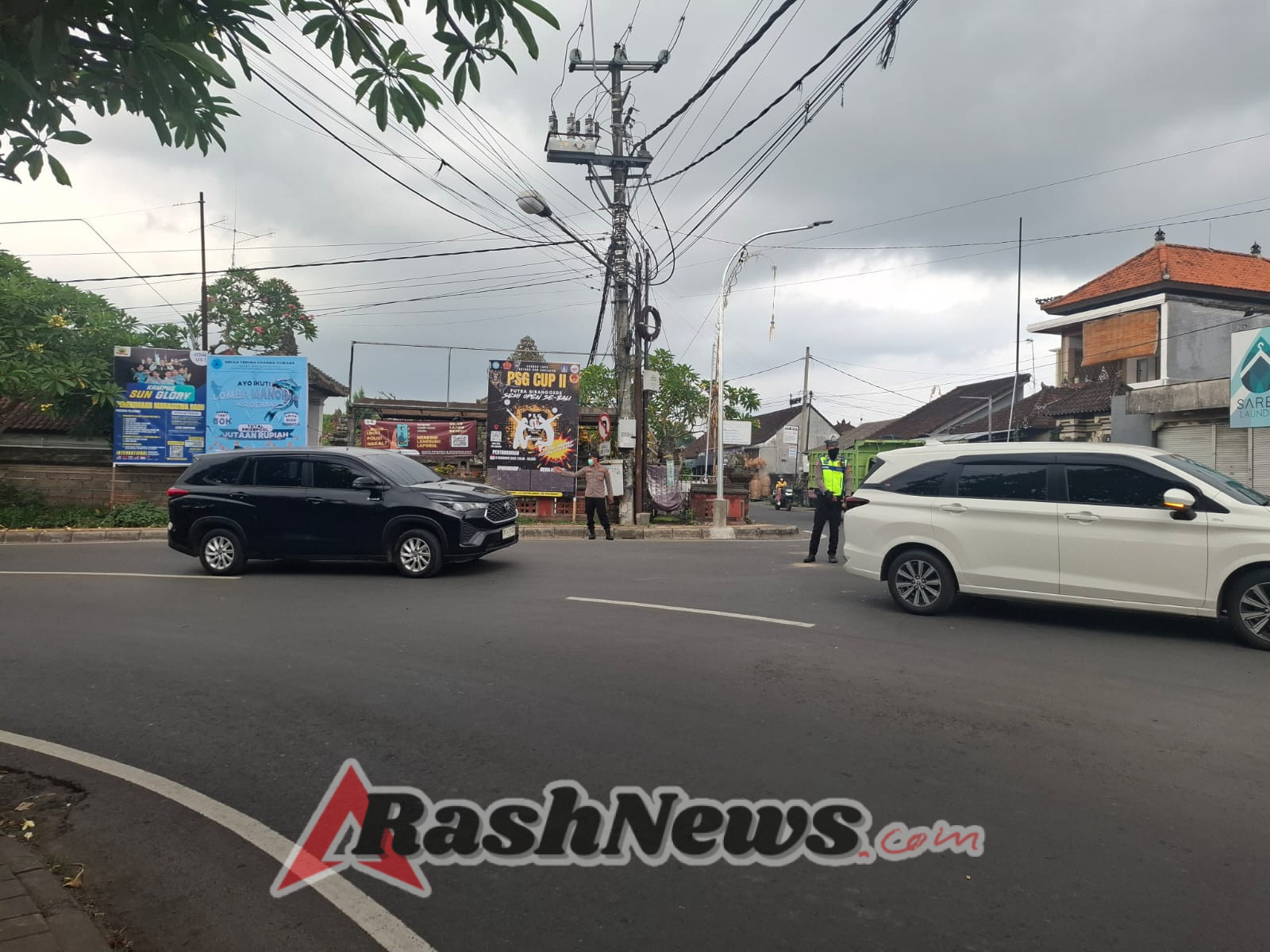 Arus Lalin Ramai Di Akhir Pekan, Polsek Abiansemal Tempatkan Personel Gatur Sore