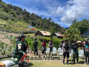 Pohon Natal Harapan, Satgas Yonif 743/PSY untuk Masyarakat Pedalaman Papua Sambut Natal 2025