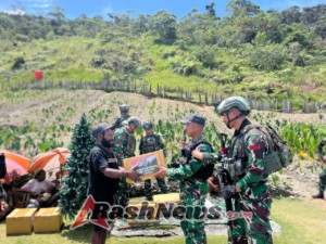 Sambut Natal 2025, Satgas Yonif 743/PSY Hadirkan Sukacita dan Harapan di Kampung Tirineri