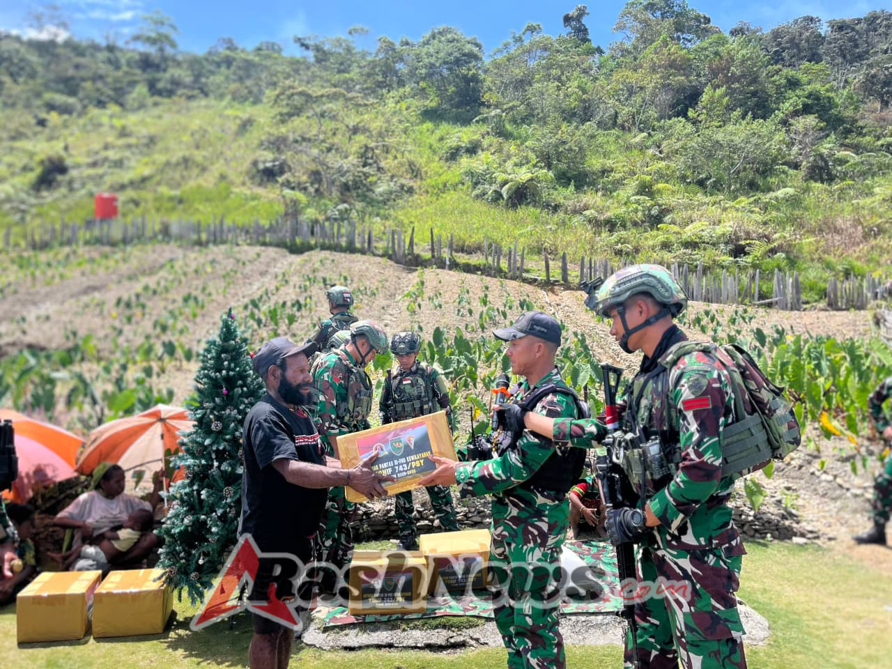 Sambut Natal 2025, Satgas Yonif 743/PSY Hadirkan Sukacita dan Harapan di Kampung Tirineri