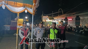 Turun Langsung Kapolsek Mengwi Atensi Giat Persembahyangan di Pura Dalem