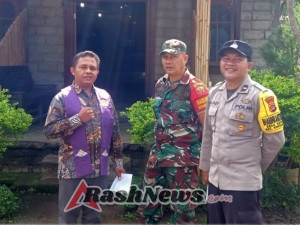 Sinergi Hadirkan Rasa Aman, Bhabinkamtibmas dan Babinsa Pantau Ibadah Minggu di Desa Katung