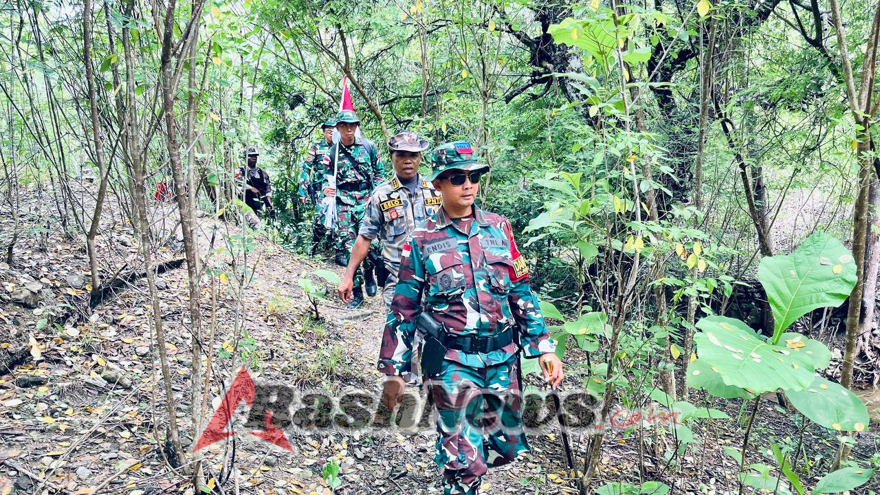 Satgas Pamtas Yonarhanud 2 Kostrad Gelar Patroli Gabungan bersama Policia UPF di PLBN Napan
