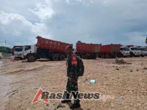 Babinsa Kodim 1627/RN Monitoring dan Amankan Kawasan Sentra Industri Garam Nasional