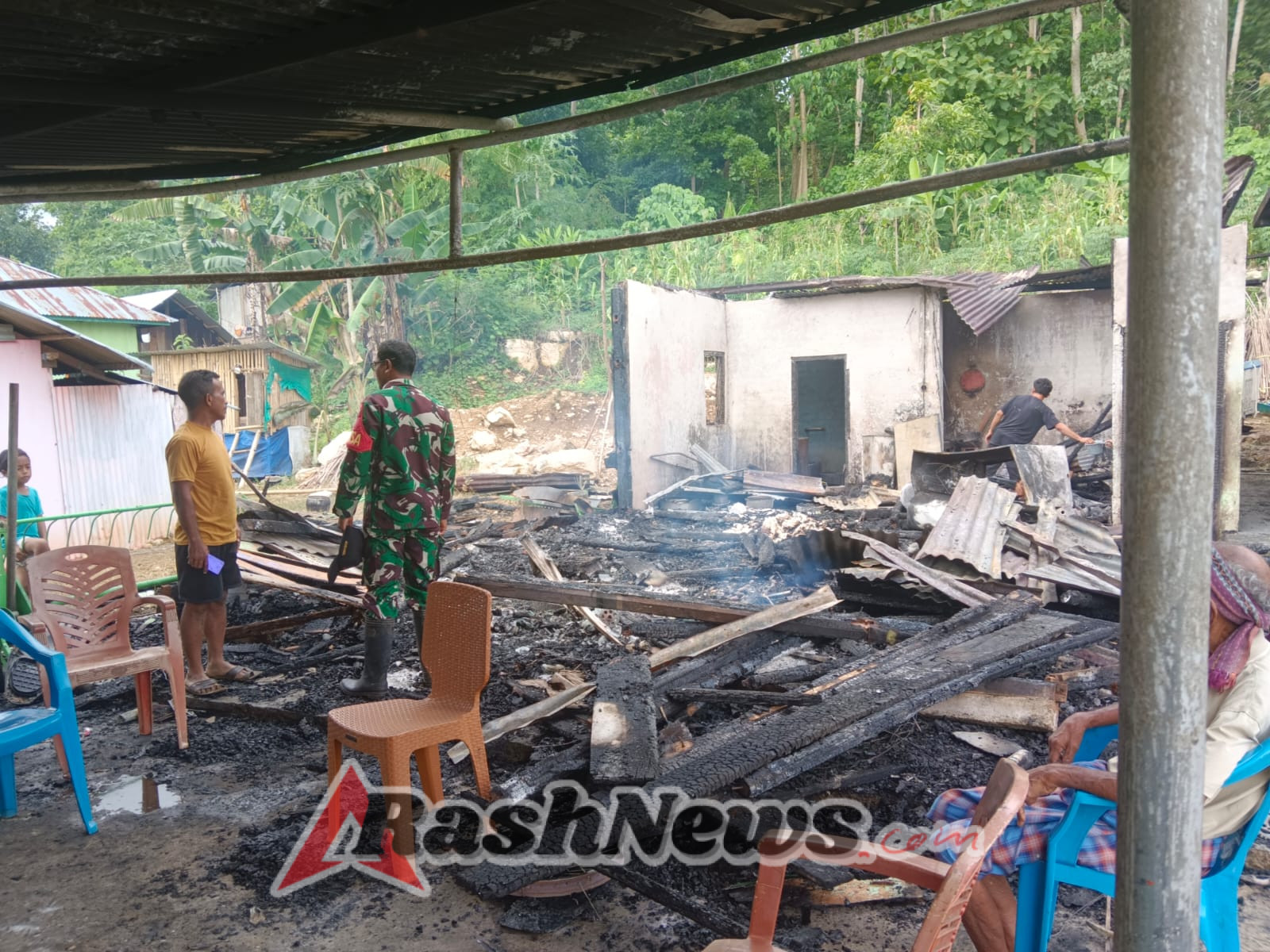 Babinsa Hadir di Tengah Musibah, Perkuat Kemanunggalan TNI dan Rakyat di Golo Sepang