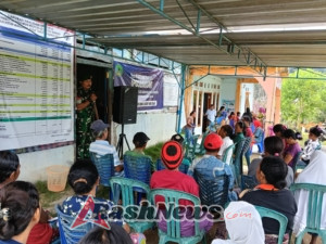 Babinsa Hadir Kawal Program Bantuan Pangan untuk Warga Desa Watu Nggelek