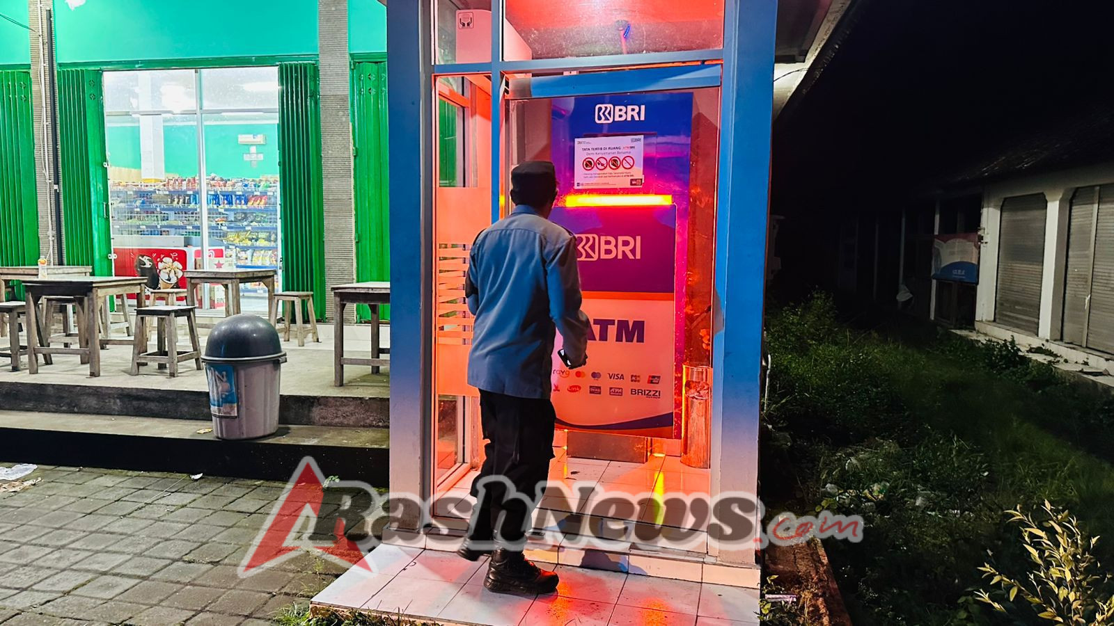 Polsek Selat Laksanakan Blue Light Patrol untuk Tingkatkan Keamanan Wilayah