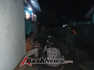 Ronda Malam Bersama Warga, Babinsa Simpasai Tingkatkan Kepedulian Lingkungan