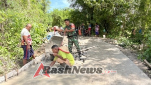 Wujud Kemanunggalan TNI–Rakyat, Babinsa Maurole Gelar Monitoring Pamwil dan Karya Bhakti Desa