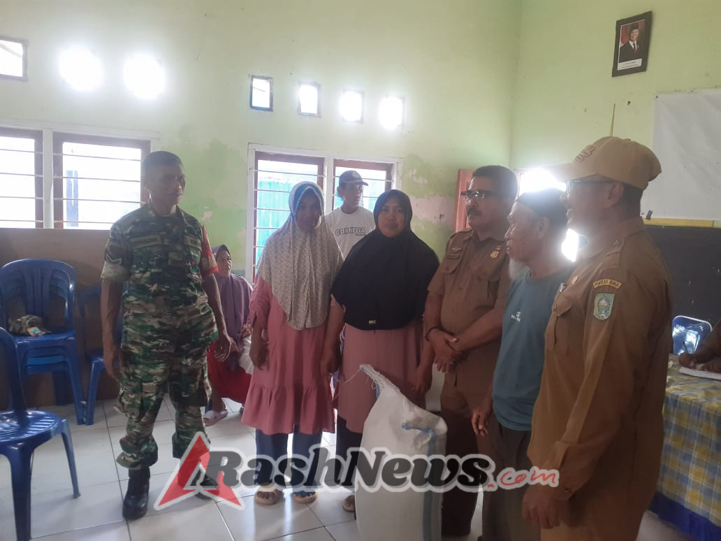 Serda Efriadin Awasi Pembagian 2 Ton Lebih Beras CPPD di Desa Lewintana