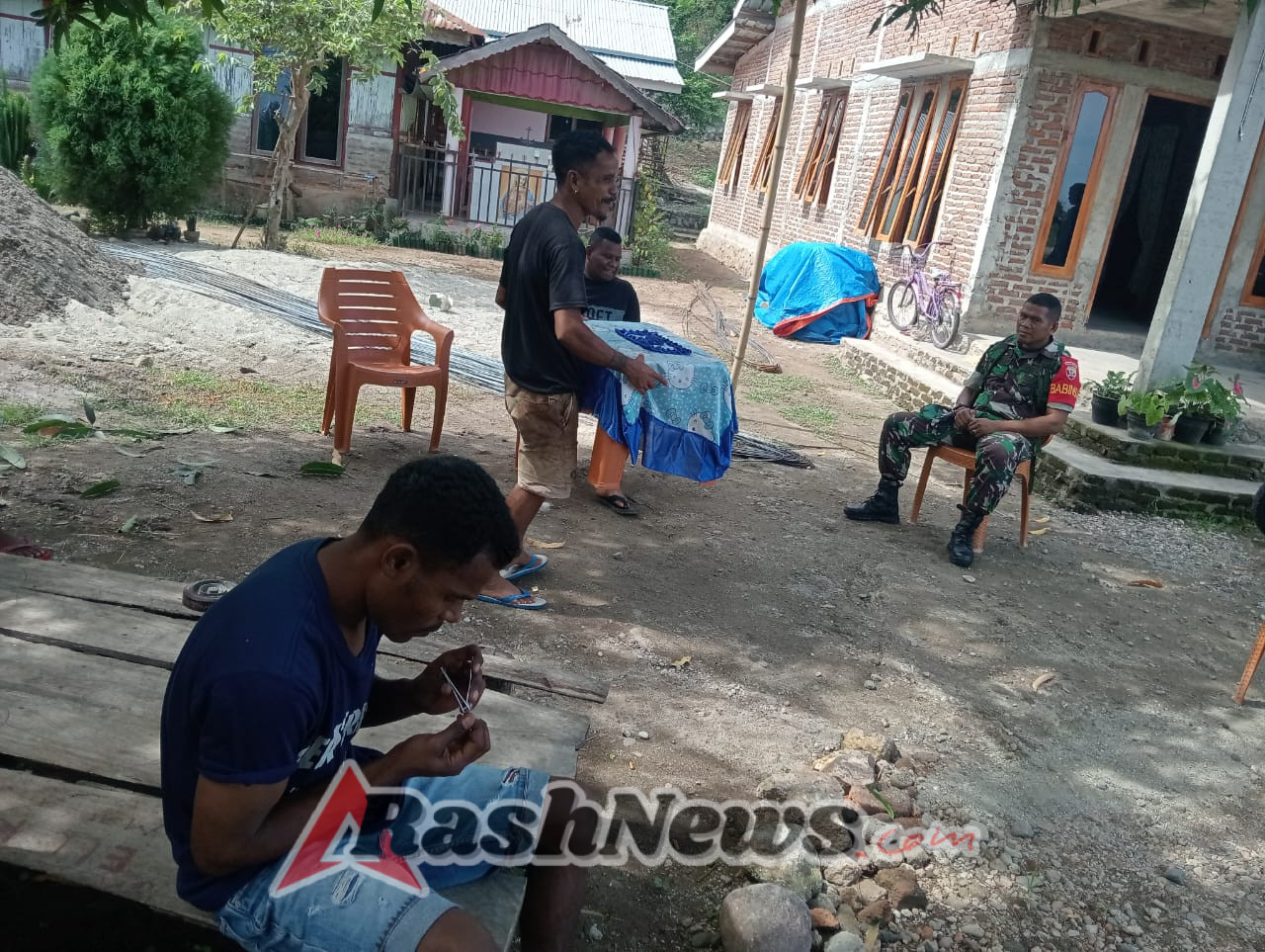 Babinsa Koramil 1602-04/Maurole Dorong Kesadaran Warga Jaga Kebersihan dan Ketertiban Lingkungan