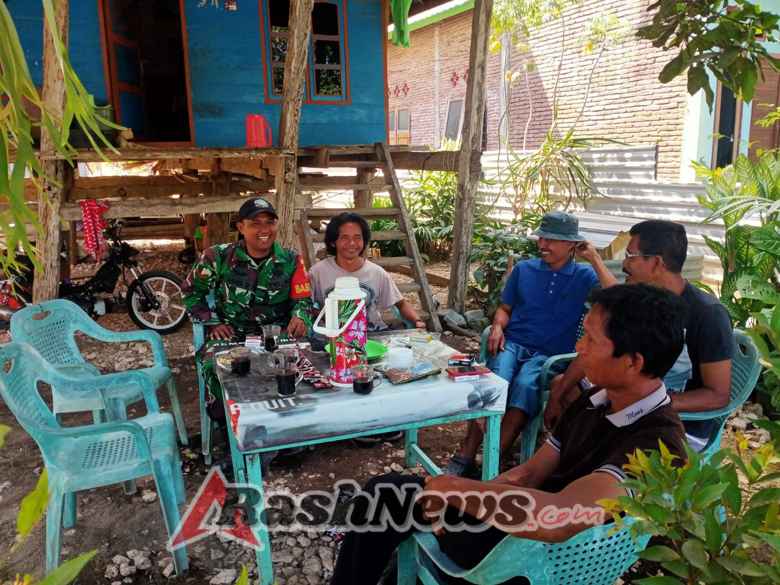Babinsa Desa Goa Himbau Warga Jaga Ketertiban saat Patroli Rutin