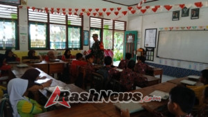 Serka Bustanuddin Pastikan Kegiatan Makan Bergizi Gratis di SDN 7 Lancar