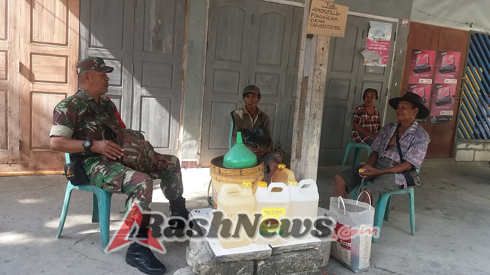 Babinsa Sertu Petrus Gudu Pantau Wilayah Binaan di Desa Oenitas