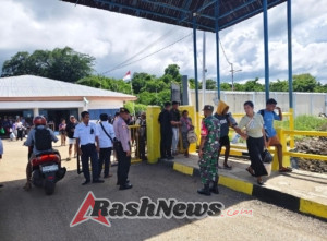 Aktivitas Pelabuhan Ofalangga Dipantau Ketat Babinsa Pantai Baru