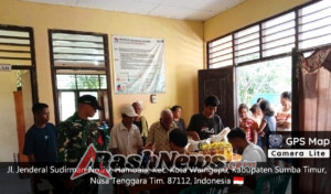 Babinsa Koramil 05/Waingapu Kawal Penyaluran 5,6 Ton Beras Bantuan Sosial