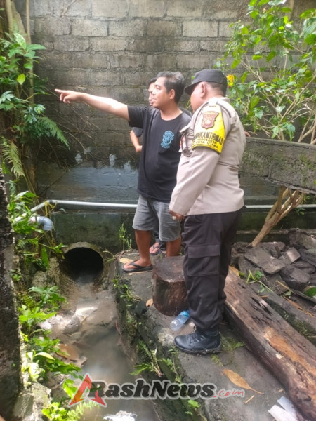 Bhabin Kerobokan  Bersama Kaling Cek Lokasi Paska Banjir Di  Perumahan Tirta Geraha.