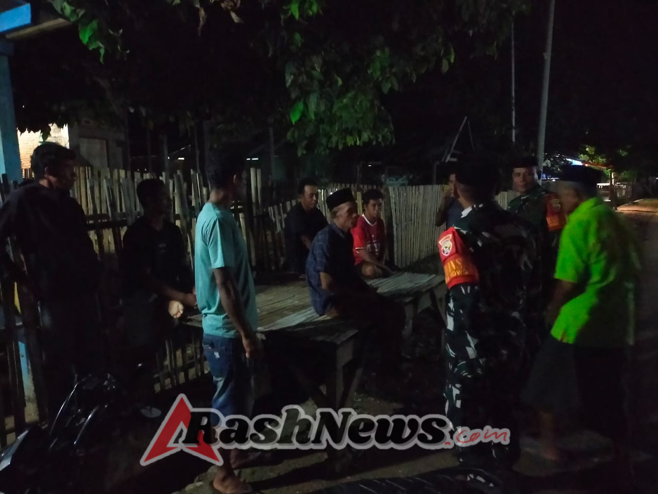 Koramil 1608-03/Sape Pantau Pemukiman dan Tempat Tongkrongan Anak Muda Desa Lanta