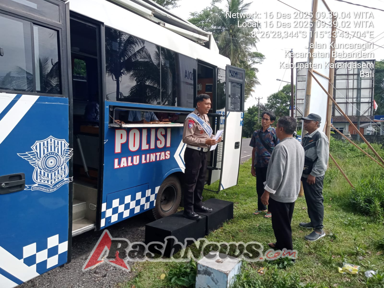 Tedun Banjar Polres Karangasem Berikan Pelayanan SIM dan SAMSAT Keliling