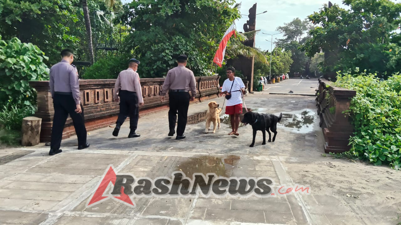 Satpolairud Polres Badung Intensifkan Patroli Pantai Petitenget dan Batu Belig