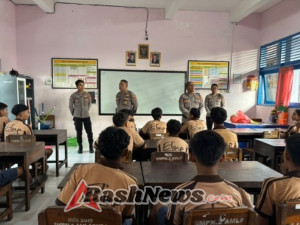 SatBinmas Polres Karangasem Melaksanakan Sosialisasi dan Penyuluhan Kepada Para Siswa SMP N 2 Amlapura