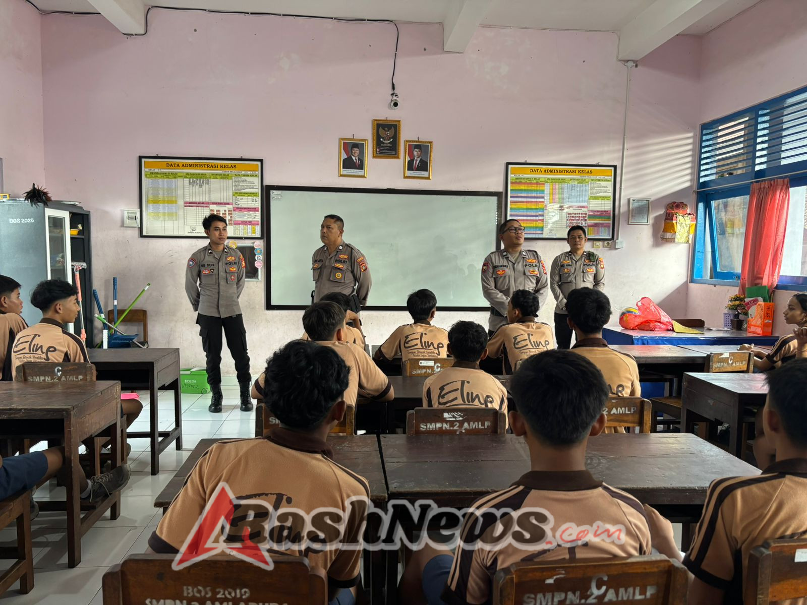 SatBinmas Polres Karangasem Melaksanakan Sosialisasi dan Penyuluhan Kepada Para Siswa SMP N 2 Amlapura