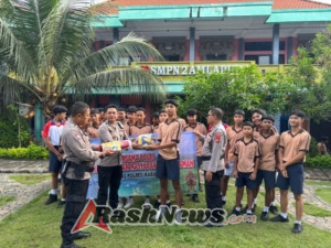 Dalam mendukung kegiatan positif siswa, SatBinmas laksanakan giat pemberian sarana kontak bertempat di SMP N 2 Amlapura