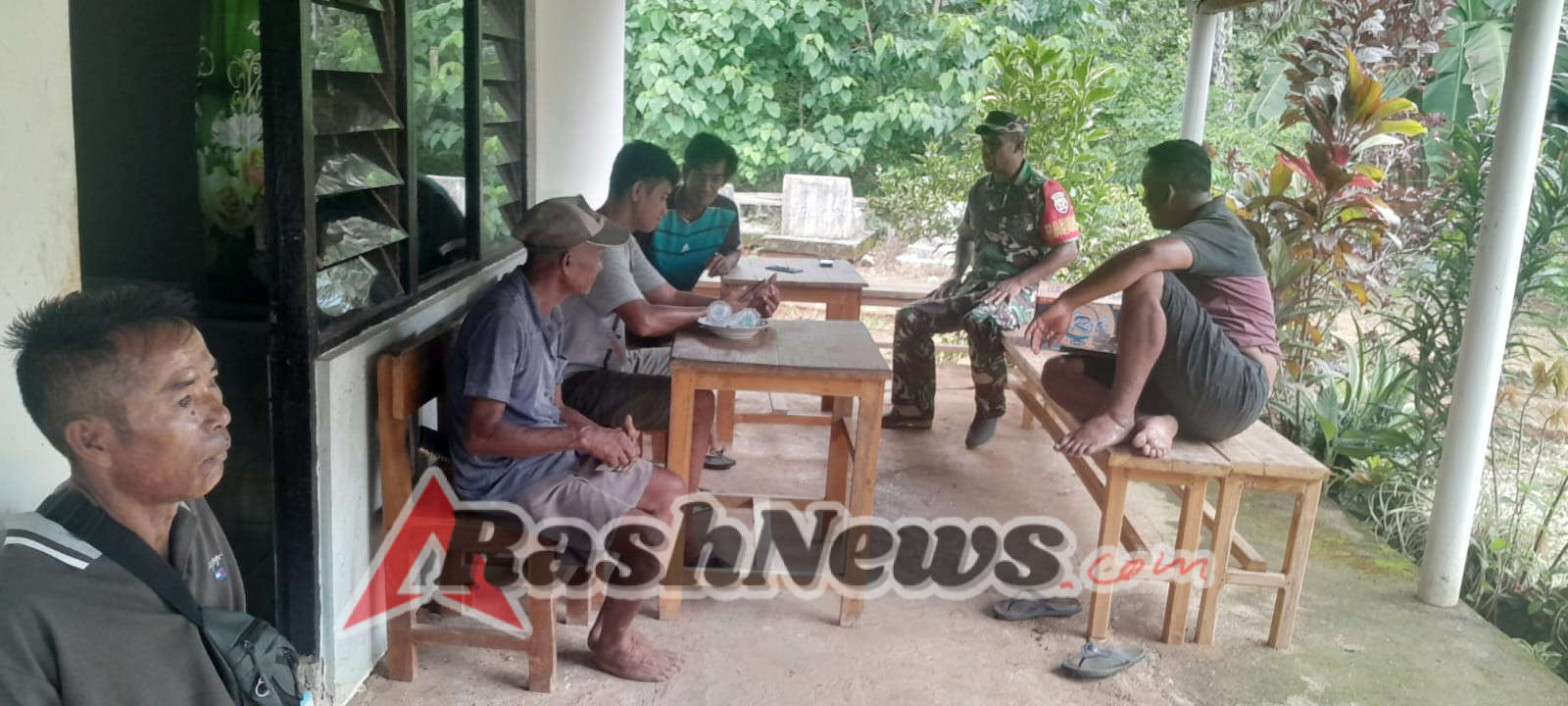 Jaga Keamanan dan Kesehatan Warga, Babinsa Batutua Monitoring Wilayah Binaan