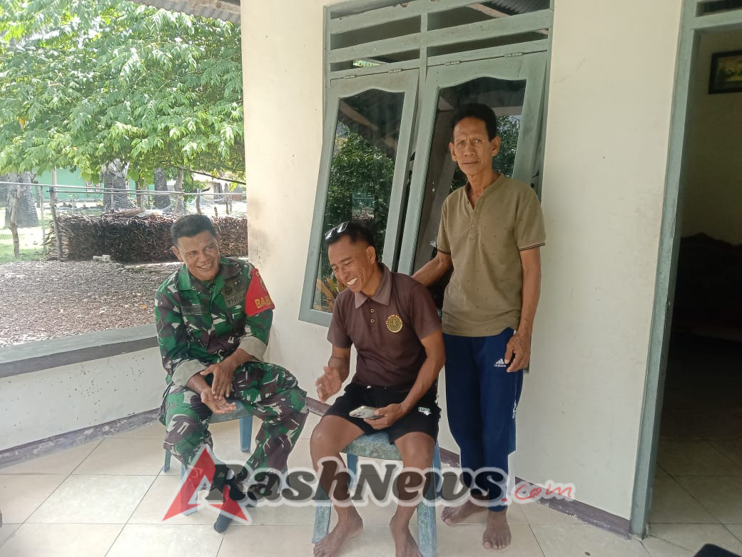 Babinsa Batutua Laksanakan Komsos dan Monitoring Wilayah Binaan di Desa Oebafok