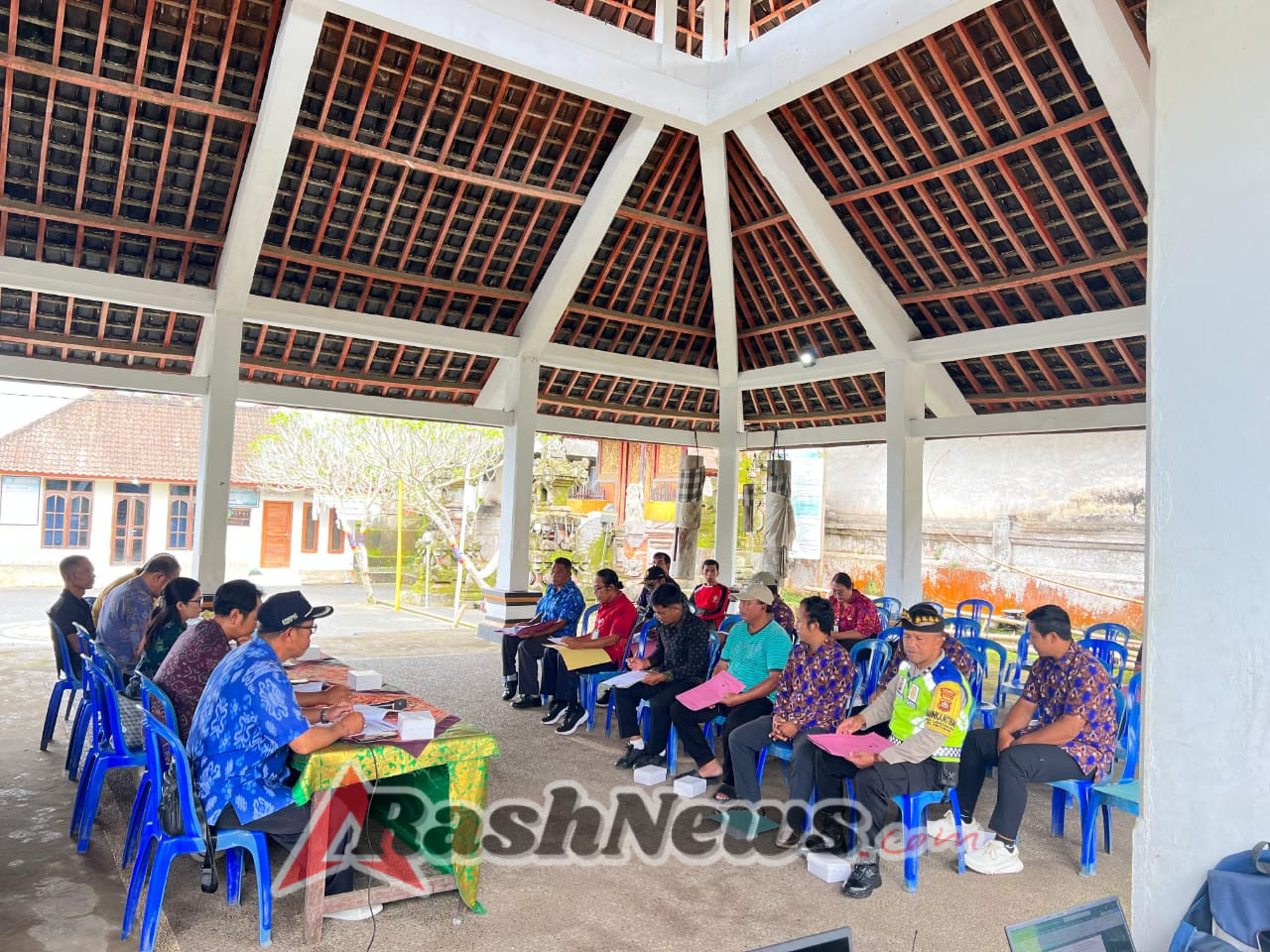 Sinergi Polri dan Masyarakat Dukung Ketahanan Pangan, Bhabinkamtibmas Desa Langgahan Hadiri Sosialisasi Reviu Jaringan Irigasi D.I. Dwi Eka Bhuana