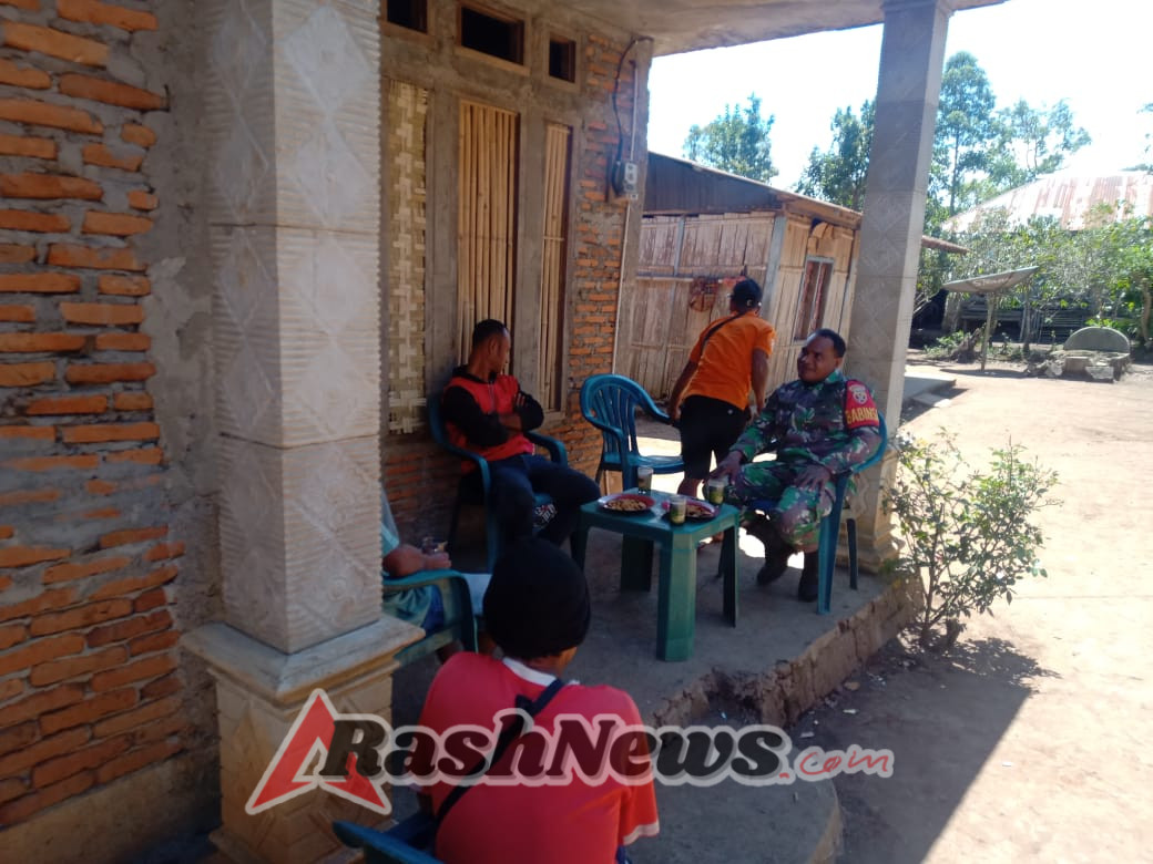 Babinsa Koramil 03/Detusoko Ajak Warga Jaga Keamanan Lingkungan Desa Binaan