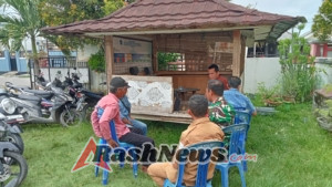 Sertu Ismail Laksanakan Patroli Wilayah Sekaligus Komsos di Desa Beru