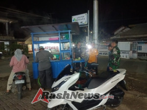 Antisipasi Gangguan Keamanan, Koramil Seteluk Gelar Patroli Malam Hari