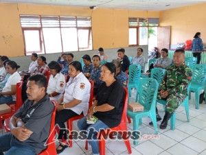 Babinsa Koramil 1603-01/Alok Komit Dukung Optimalisasi Pelayanan Puskesmas Kecamatan Alok