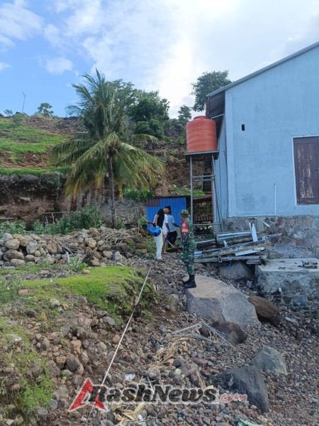 Pengukuran Lahan Koperasi Merah Putih, Babinsa Hadir Dukung Program Desa Umaleu