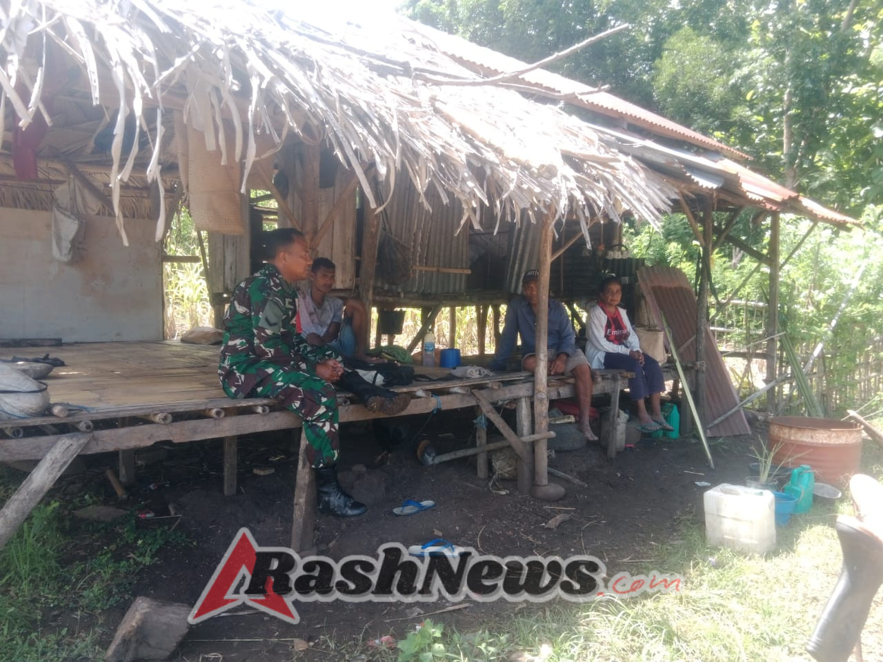 Babinsa Koramil 1602-01/Ende Aktif Lakukan Monitoring dan Komunikasi Sosial di Desa Kamubheka