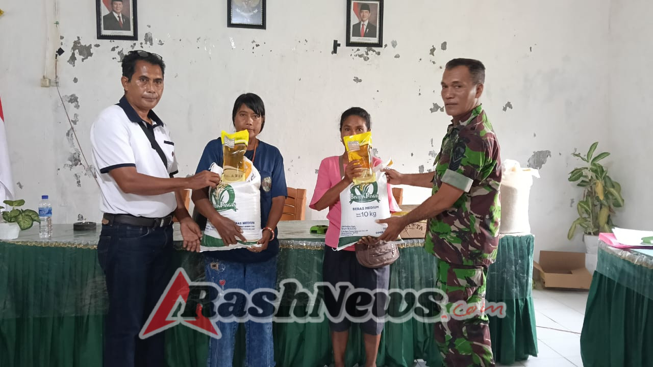 Babinsa Koramil 03/Katikutana Dampingi Penyaluran Bantuan Beras dan Minyak Goreng