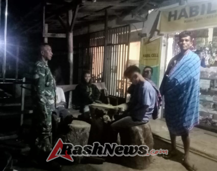 Babinsa Monta Ajak Warga Aktif Jaga Keamanan Lewat Patroli Siskamling