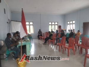 Babinsa Maurole Pastikan Pelaksanaan Musdes Penetapan APBDes 2026 Aman dan Lancar