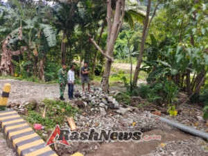 Sinergi Babinsa dan Dinas PU, Normalisasi Saluran Air di Rewarangga Berjalan Tertib