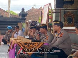 Waka Polres Tabanan Gelar Jumat Curhat di Desa Denbantas, Serap Aspirasi dan Jaga Kondusivitas Jelang Tahun Baru