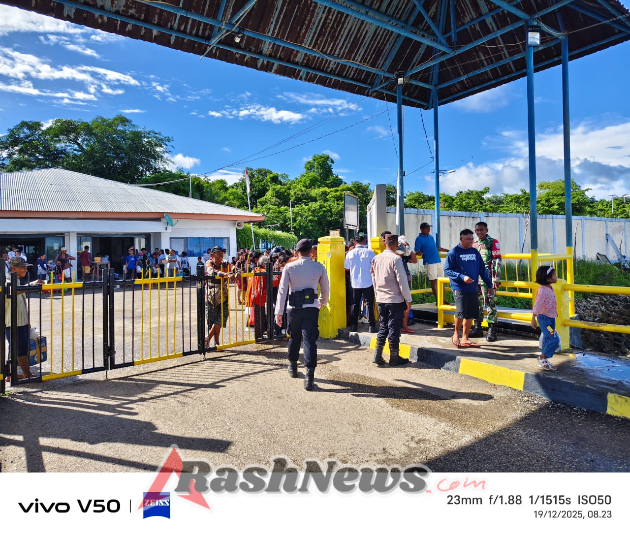 Situasi Kondusif, Babinsa Kawal Keberangkatan Kapal Garda Maritim 3 dari Rote Ndao