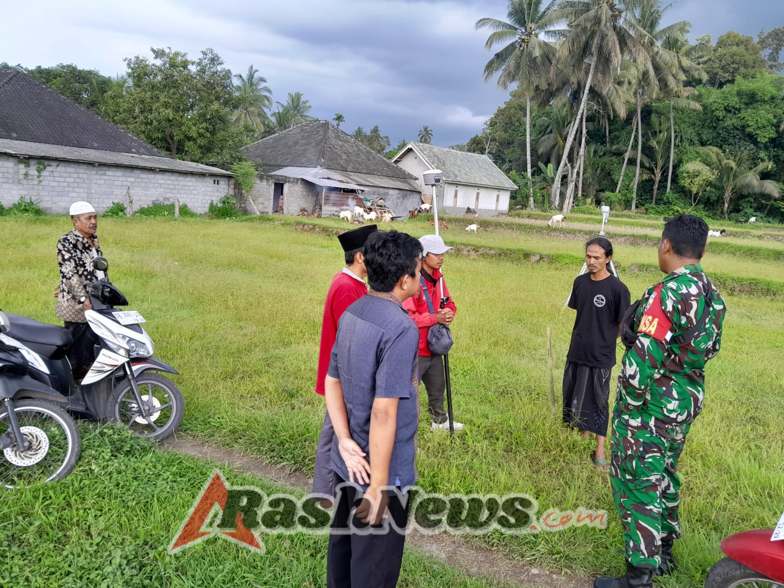 Babinsa Kembang Kerang Manfaatkan Komsos untuk Tingkatkan Kebersamaan dan Kepedulian Sosial
