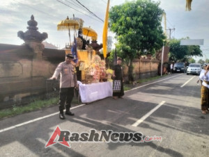 Lancarkan Giat Masyarakat Bhabinkamtibmas Desa Mengwitani Atensi Karya Ngenteg Linggih